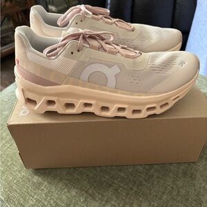 On Cloudmonster Women’s size 11 Moon/Fawn